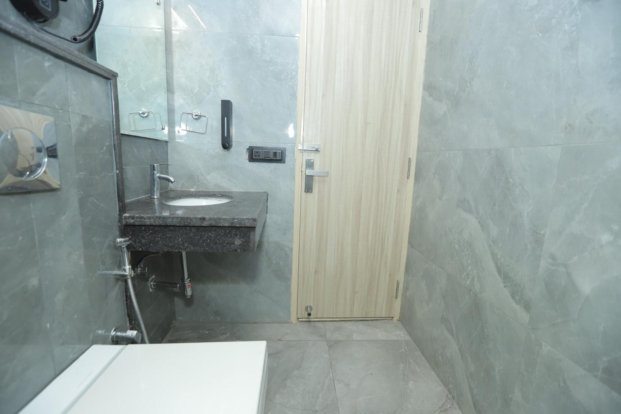 Zed Hotel - Delhi International Airport Neu-Delhi Exterior foto